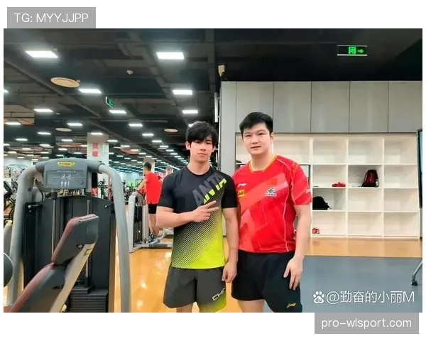 刷到张博恒的豪宅派对照——手表、酒单、座驾每样都在戳脸,心态溃了 刷到张博恒的豪宅派对照——手表、酒单、座驾每样都在戳脸,心态溃了