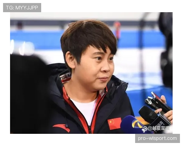 王濛训练完顺手买个包,教练组工资还没她零花多 王濛训练完顺手买个包,教练组工资还没她零花多