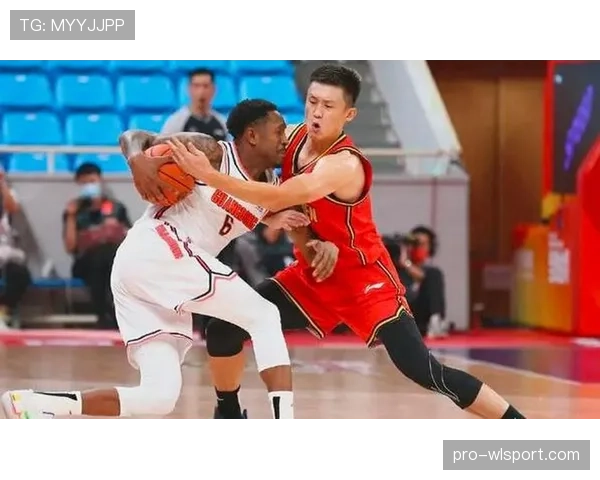篮球规则中无球犯规的定义及具体判罚尺度 篮球规则中无球犯规的定义及具体判罚尺度